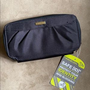 Travelon RDIF Blocking Zippered Wallet NWT